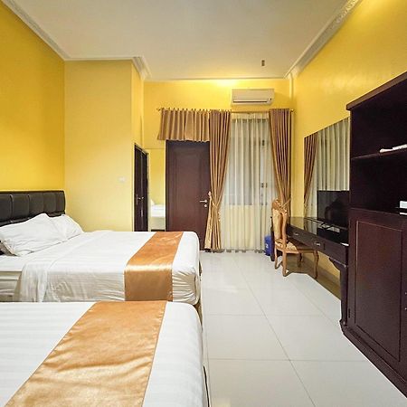 Kartika Hotel Syariah Pacitan Mitra Reddoorz Kültér fotó