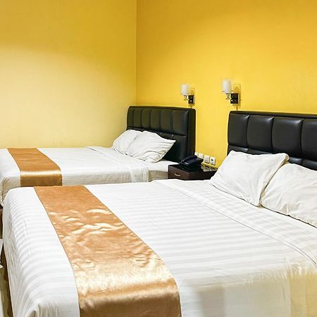 Kartika Hotel Syariah Pacitan Mitra Reddoorz Kültér fotó