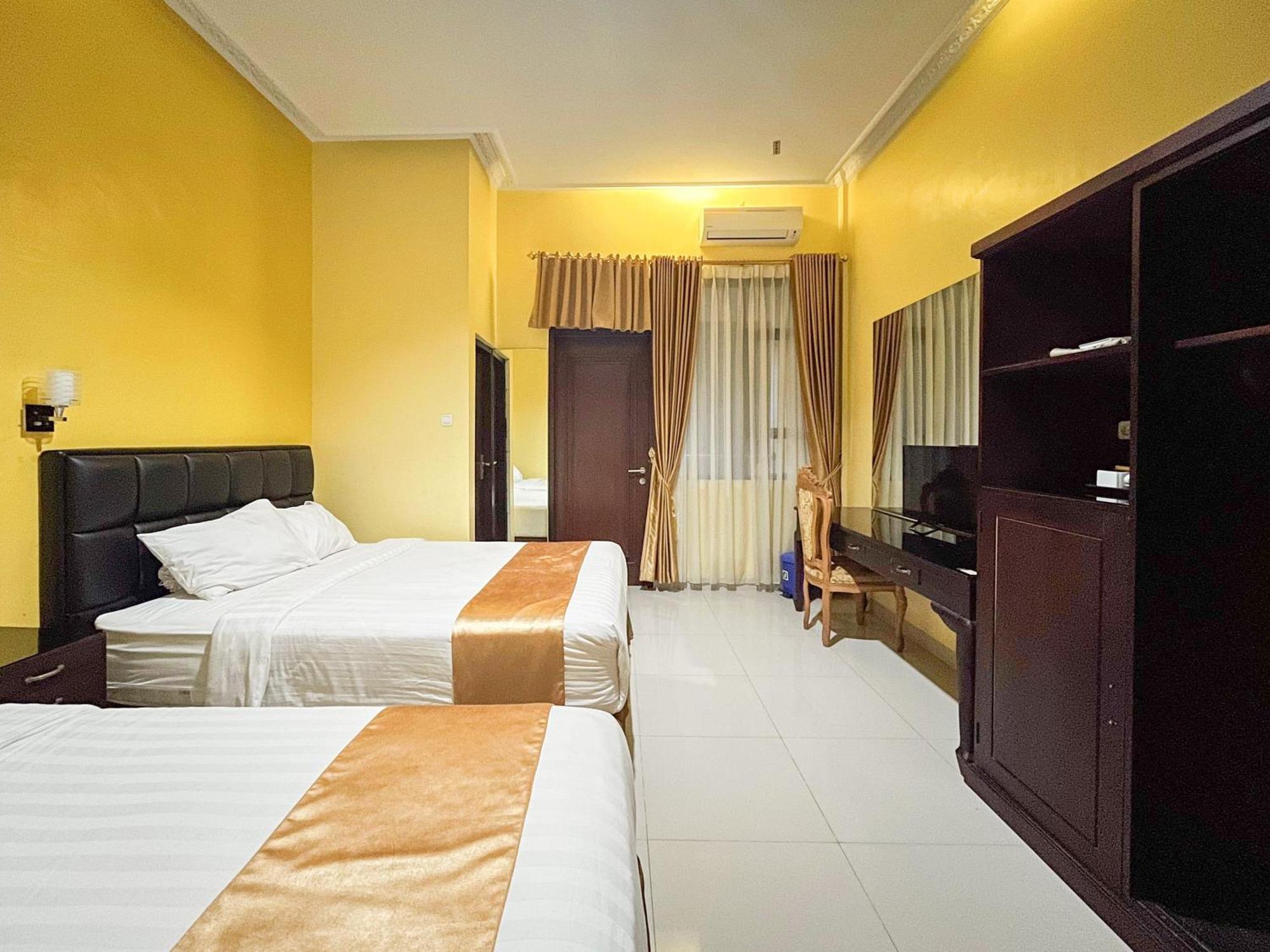Kartika Hotel Syariah Pacitan Mitra Reddoorz Kültér fotó
