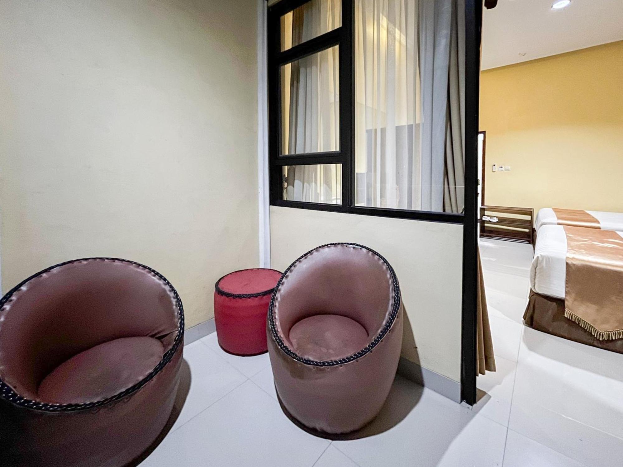 Kartika Hotel Syariah Pacitan Mitra Reddoorz Kültér fotó