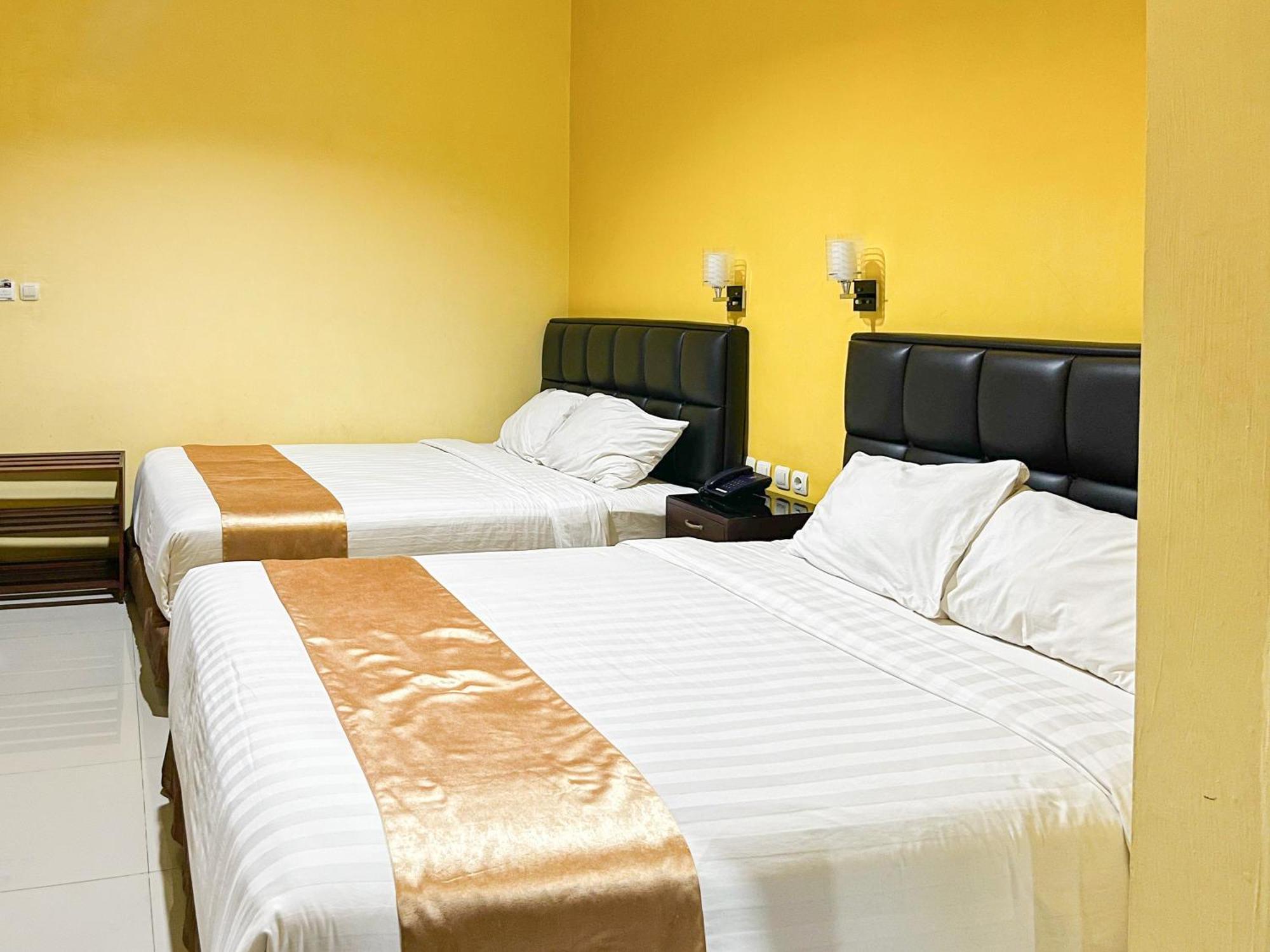 Kartika Hotel Syariah Pacitan Mitra Reddoorz Kültér fotó
