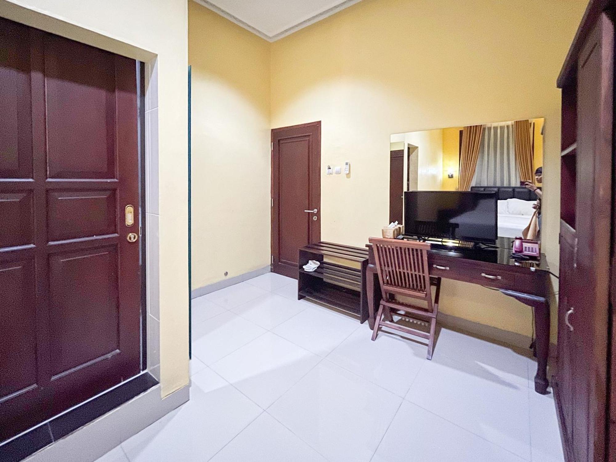 Kartika Hotel Syariah Pacitan Mitra Reddoorz Kültér fotó