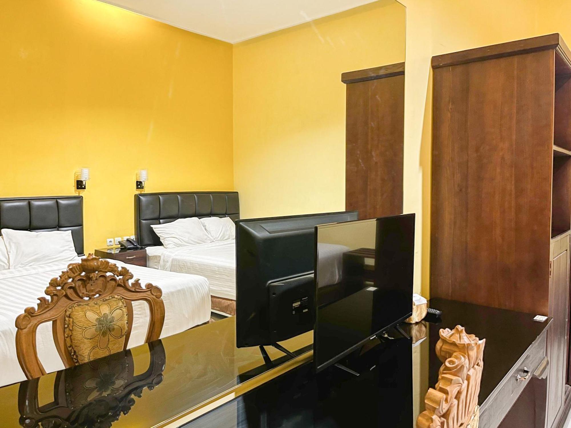 Kartika Hotel Syariah Pacitan Mitra Reddoorz Kültér fotó