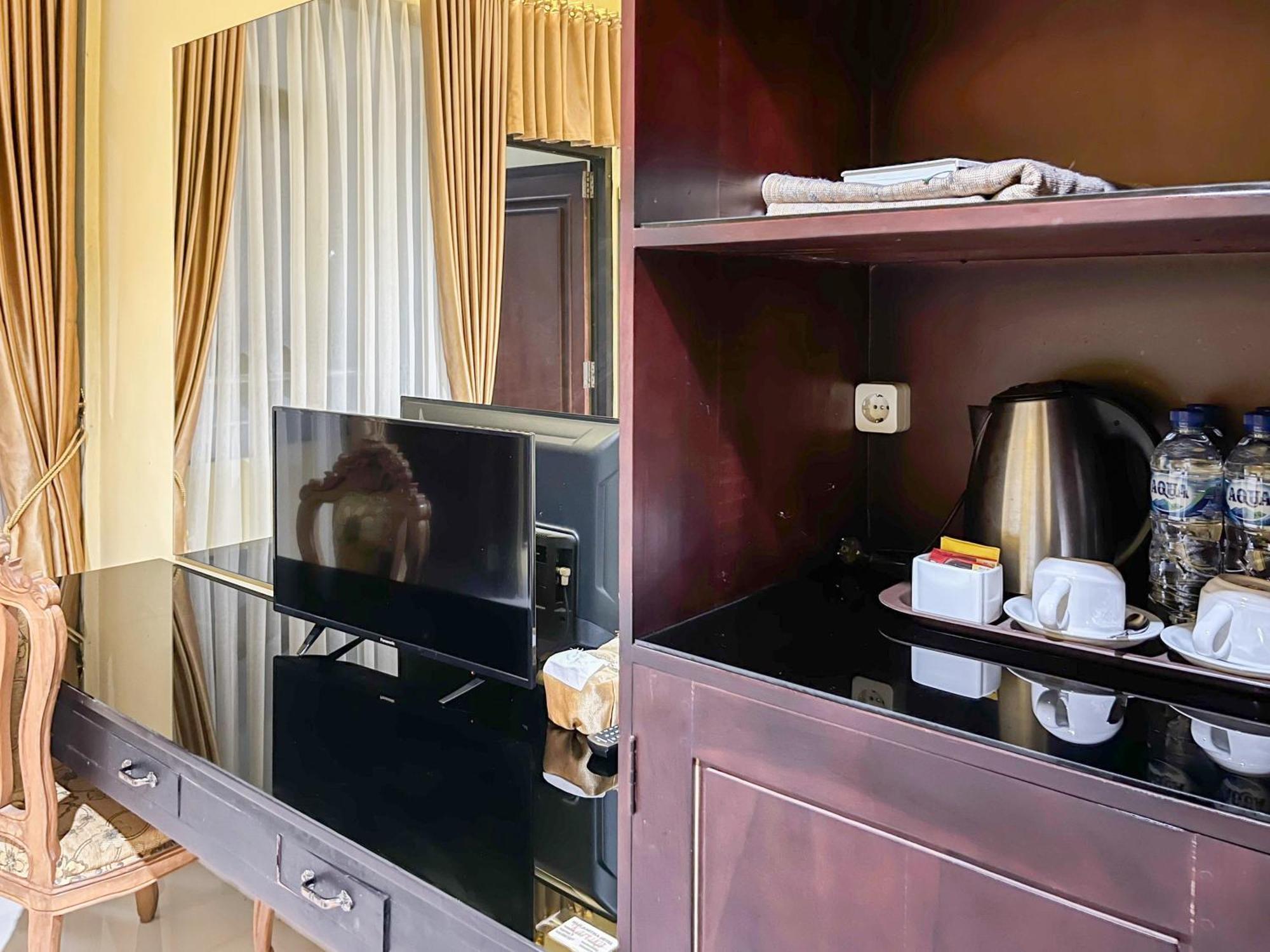Kartika Hotel Syariah Pacitan Mitra Reddoorz Kültér fotó
