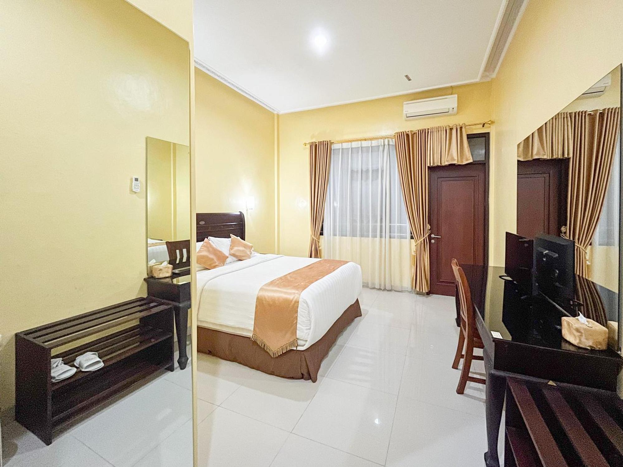 Kartika Hotel Syariah Pacitan Mitra Reddoorz Kültér fotó