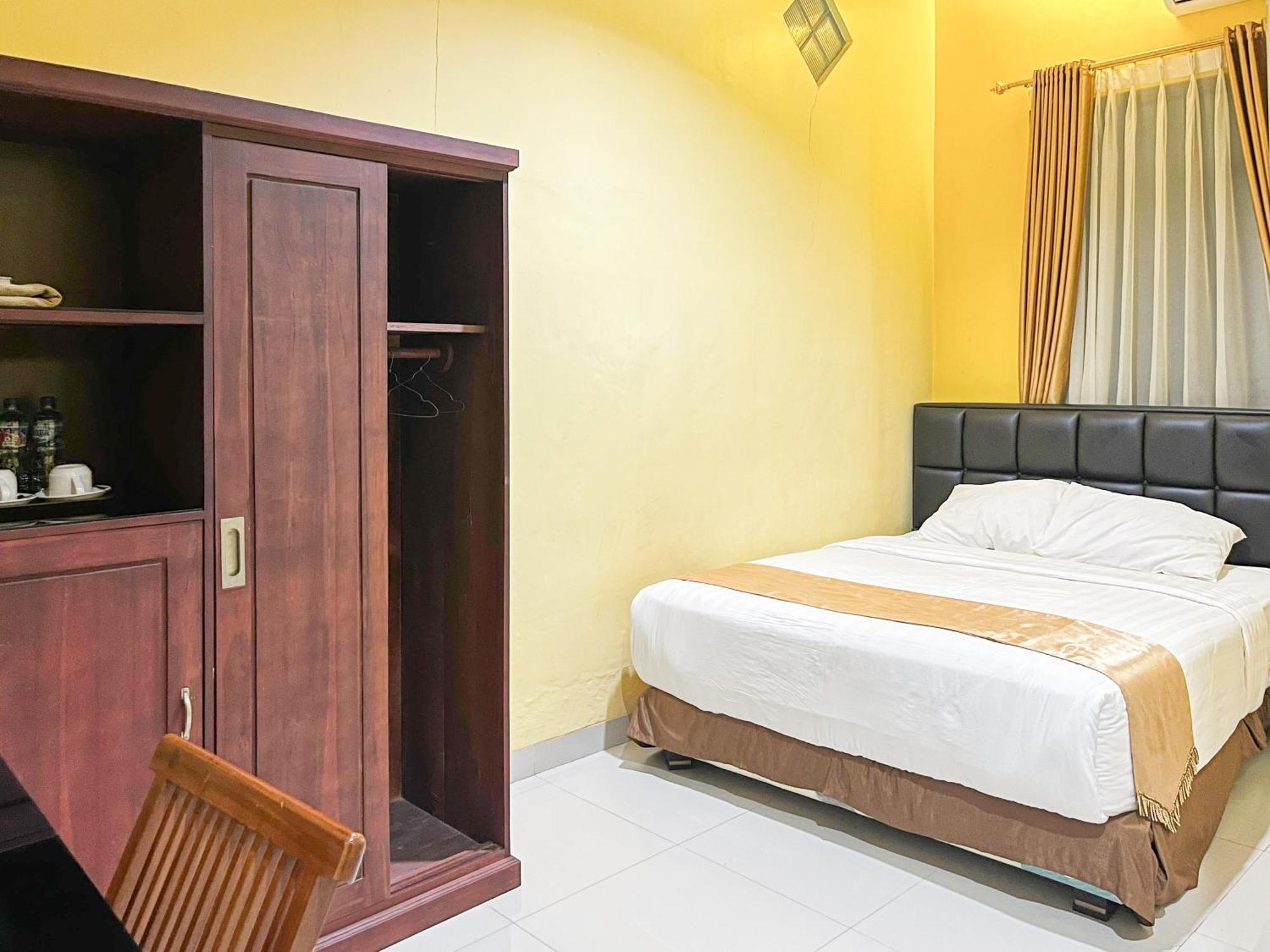 Kartika Hotel Syariah Pacitan Mitra Reddoorz Kültér fotó
