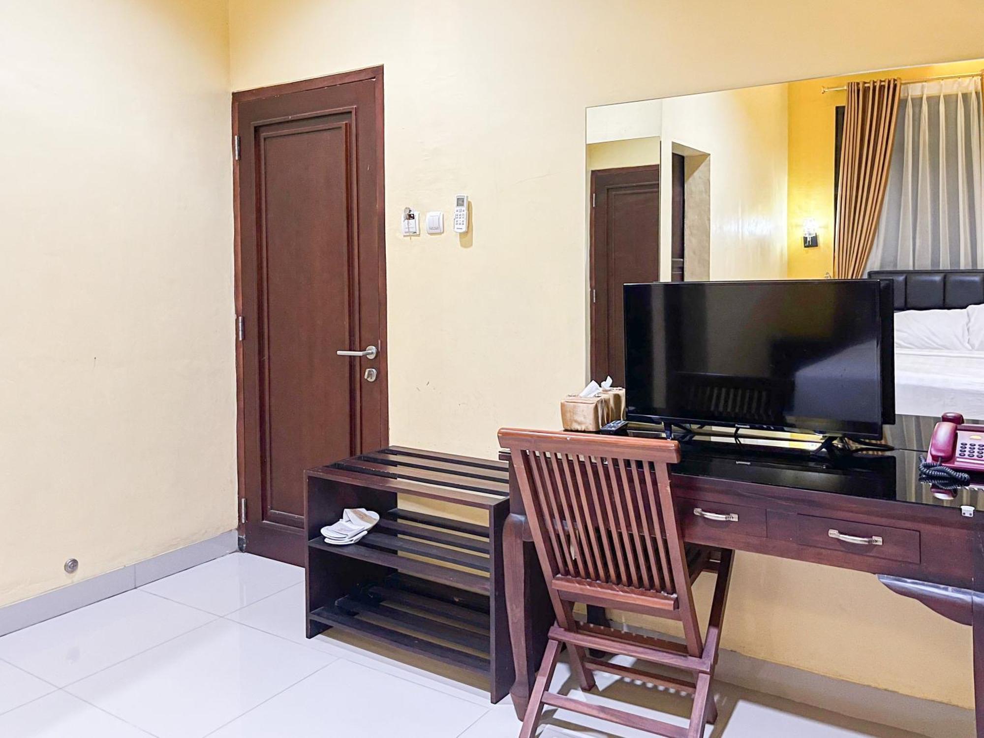 Kartika Hotel Syariah Pacitan Mitra Reddoorz Kültér fotó