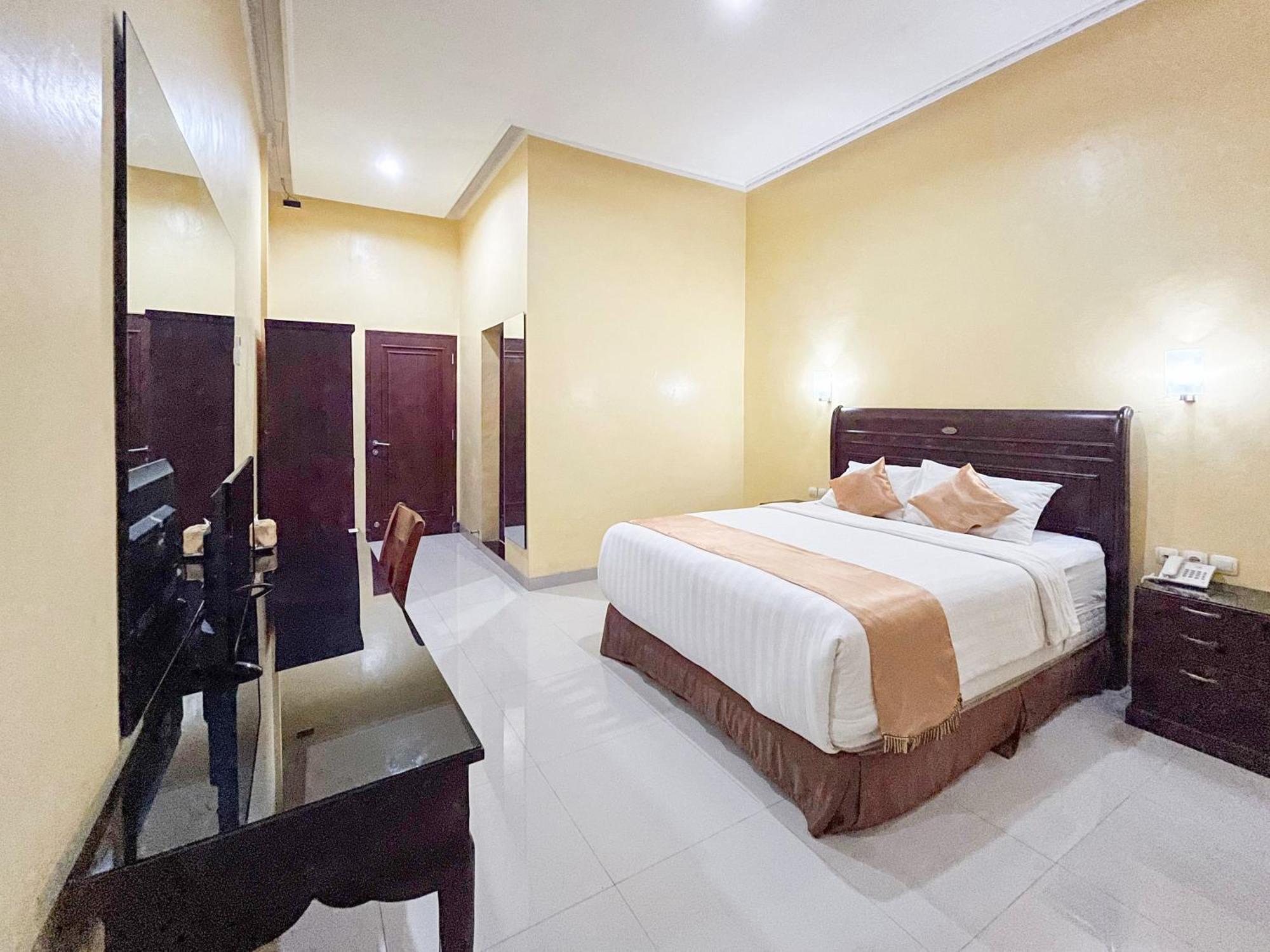 Kartika Hotel Syariah Pacitan Mitra Reddoorz Kültér fotó