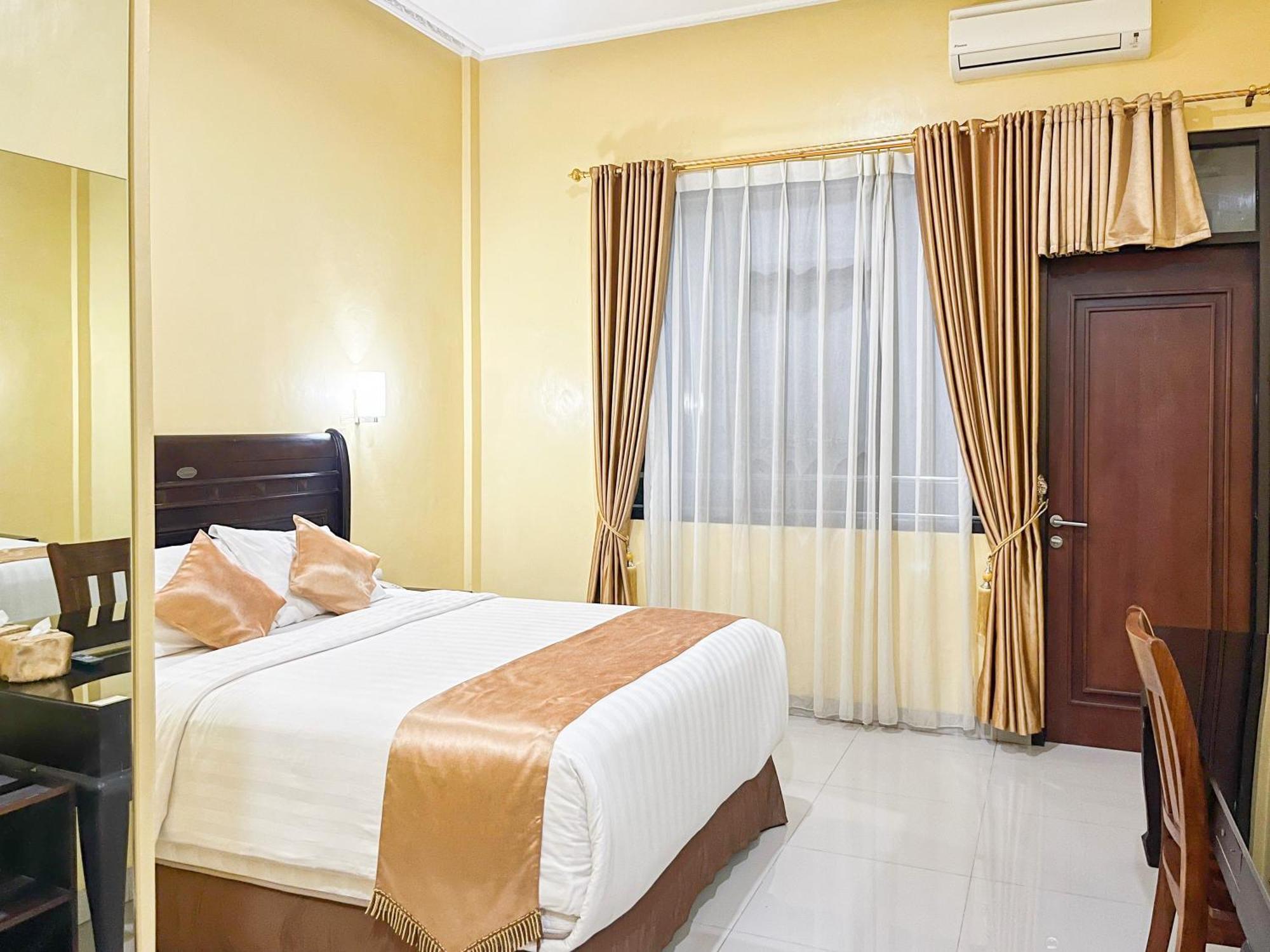 Kartika Hotel Syariah Pacitan Mitra Reddoorz Kültér fotó
