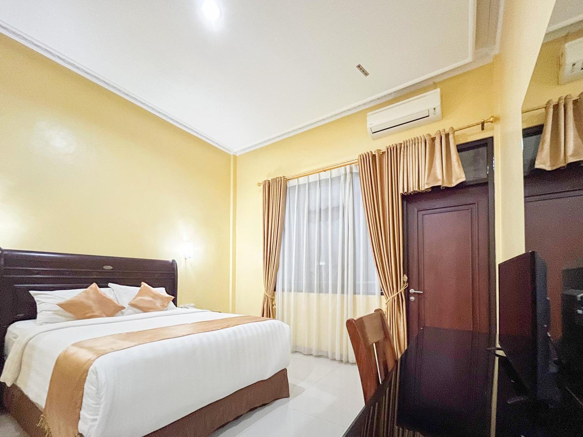 Kartika Hotel Syariah Pacitan Mitra Reddoorz Kültér fotó
