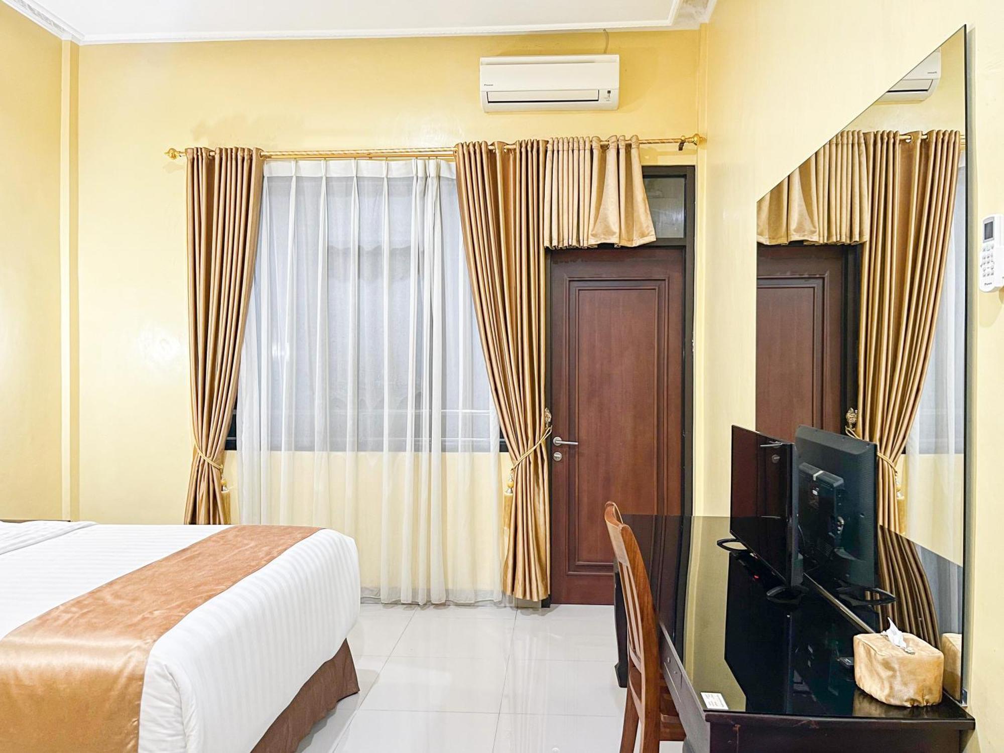 Kartika Hotel Syariah Pacitan Mitra Reddoorz Kültér fotó