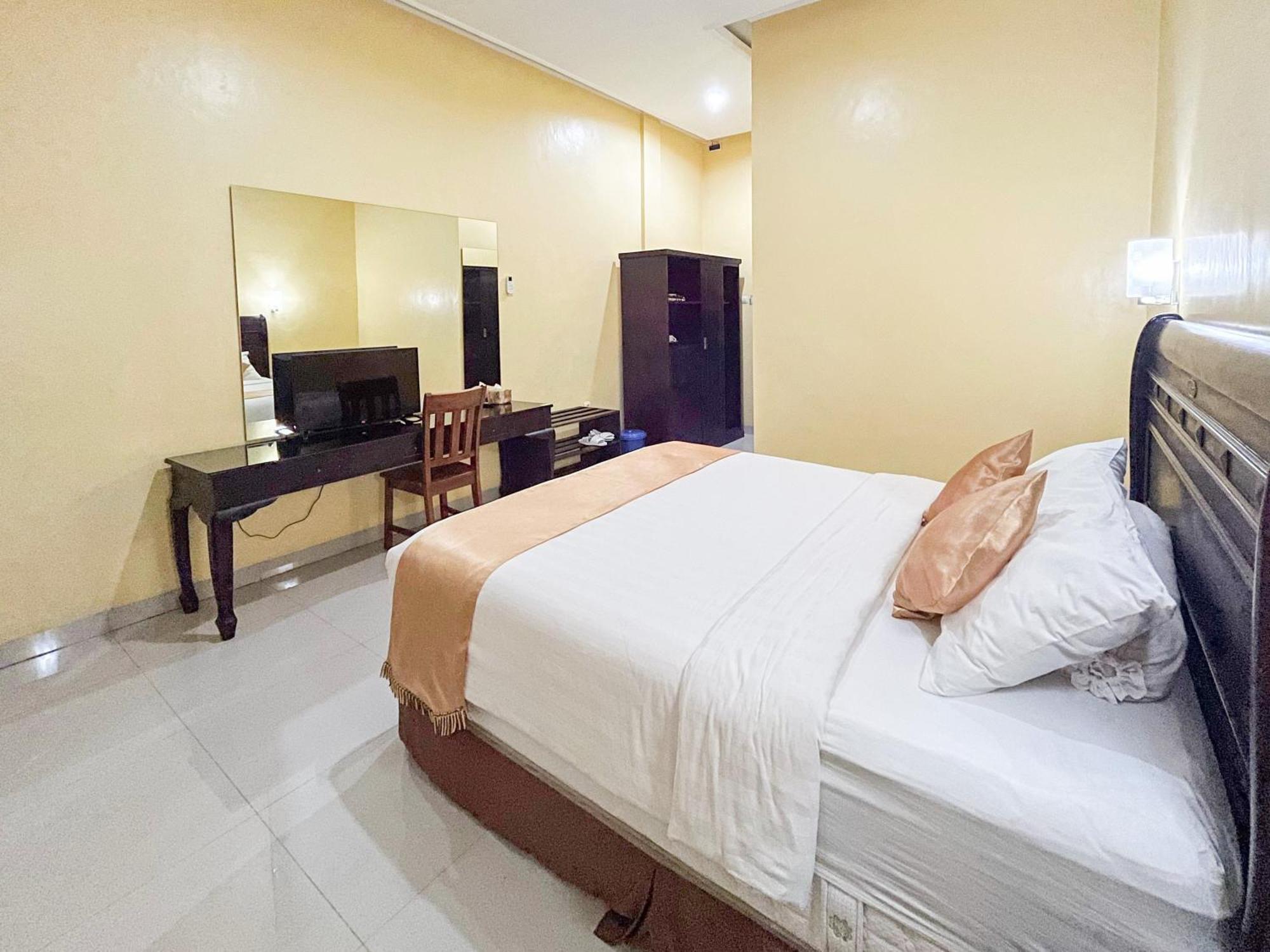 Kartika Hotel Syariah Pacitan Mitra Reddoorz Kültér fotó