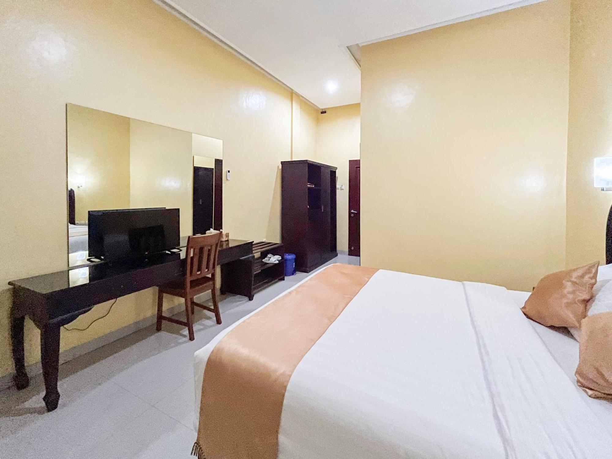 Kartika Hotel Syariah Pacitan Mitra Reddoorz Kültér fotó