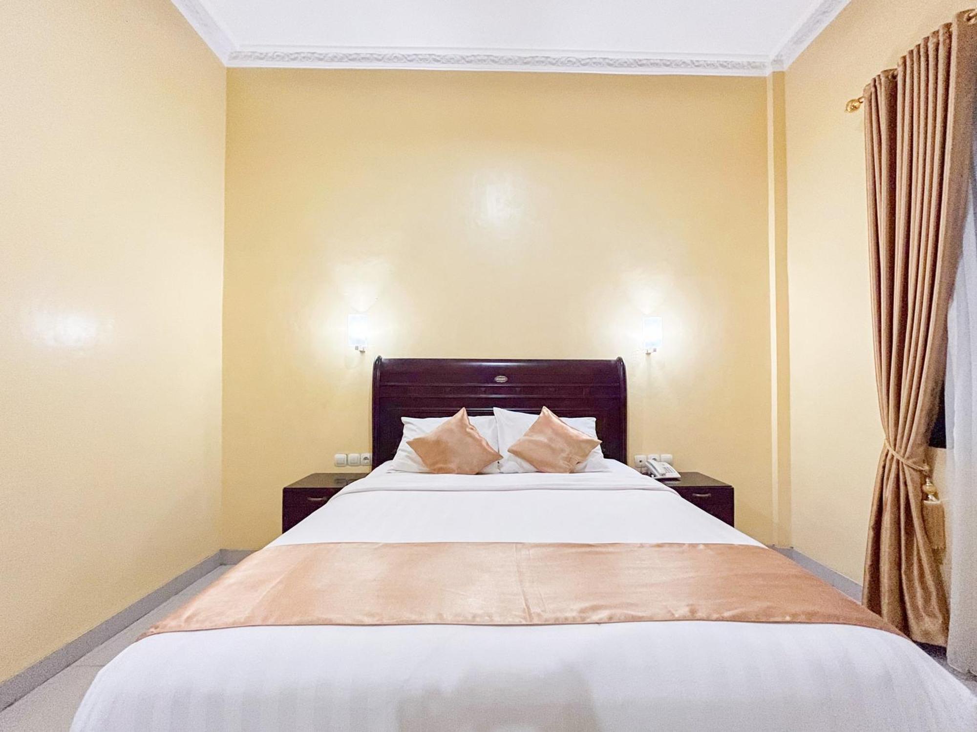Kartika Hotel Syariah Pacitan Mitra Reddoorz Kültér fotó