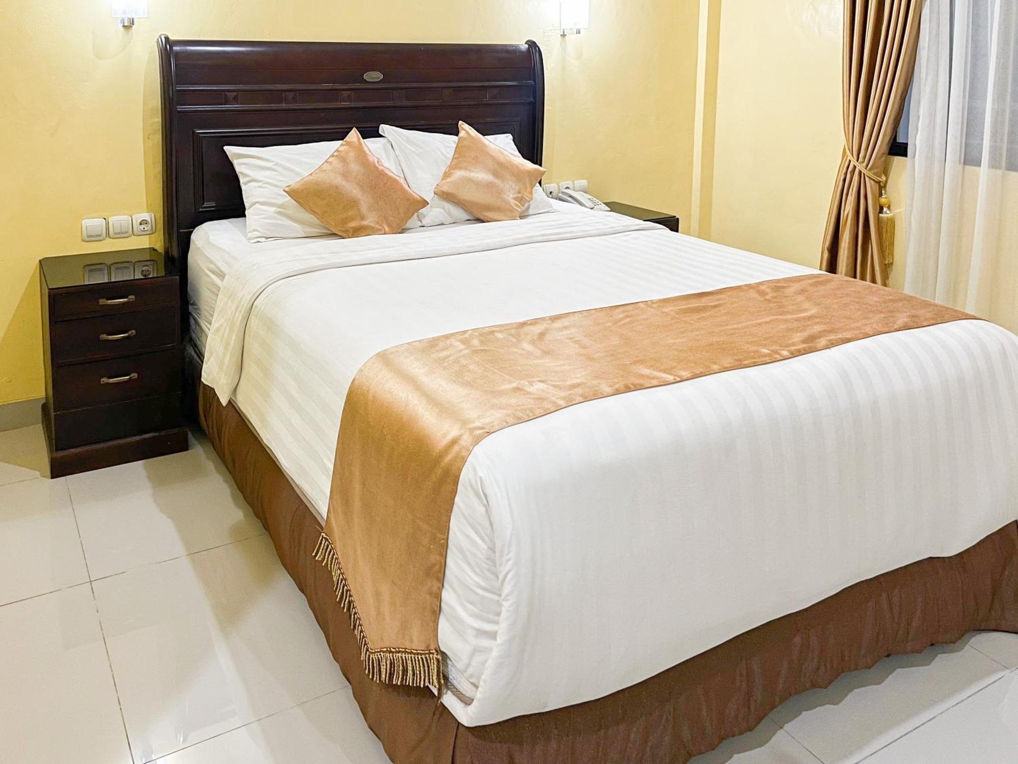 Kartika Hotel Syariah Pacitan Mitra Reddoorz Kültér fotó