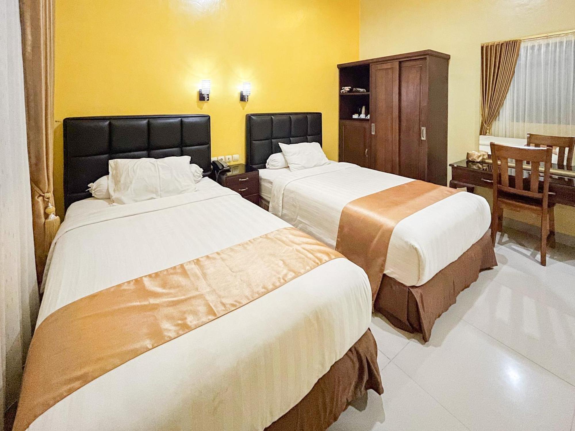 Kartika Hotel Syariah Pacitan Mitra Reddoorz Kültér fotó