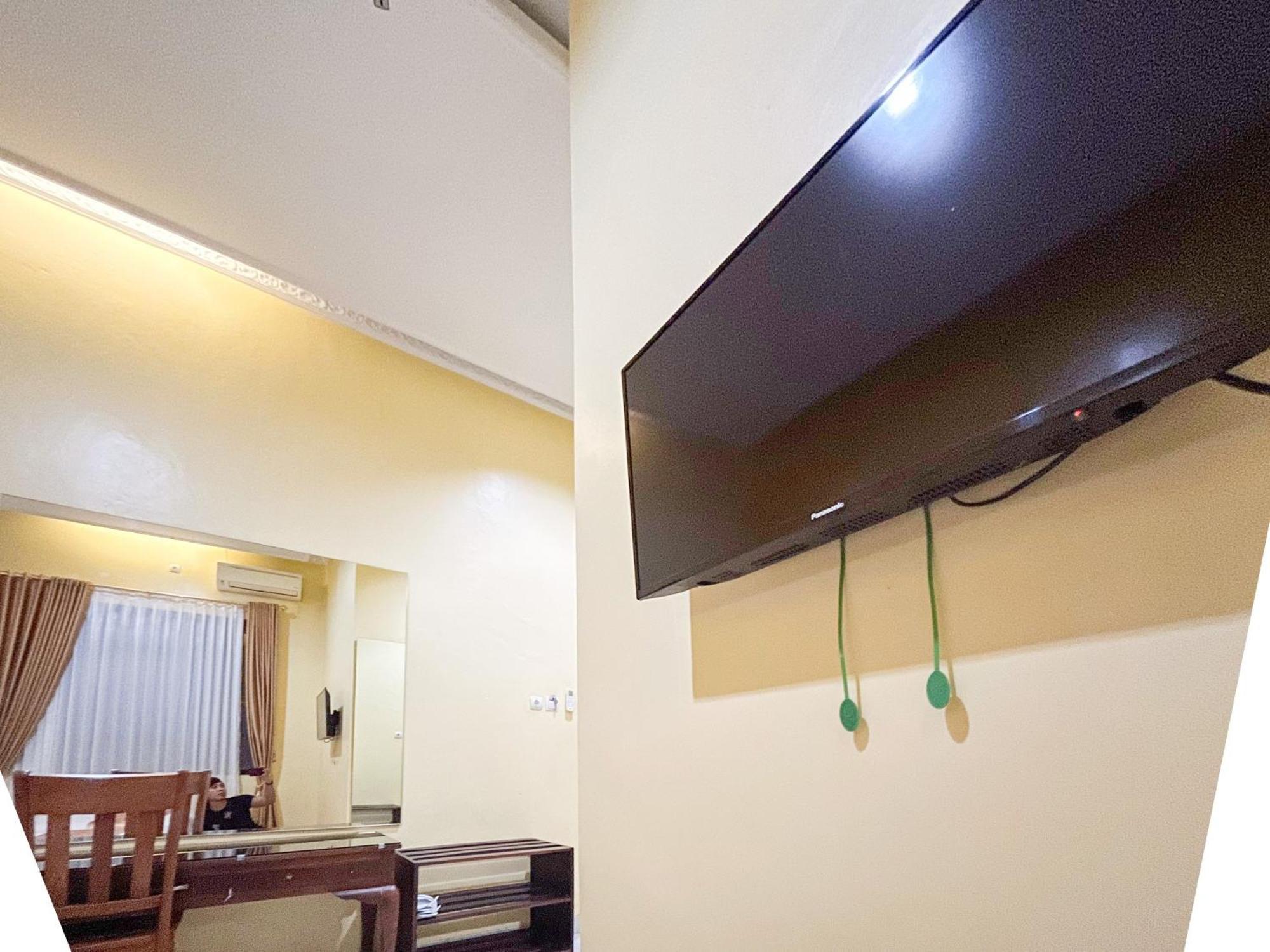 Kartika Hotel Syariah Pacitan Mitra Reddoorz Kültér fotó