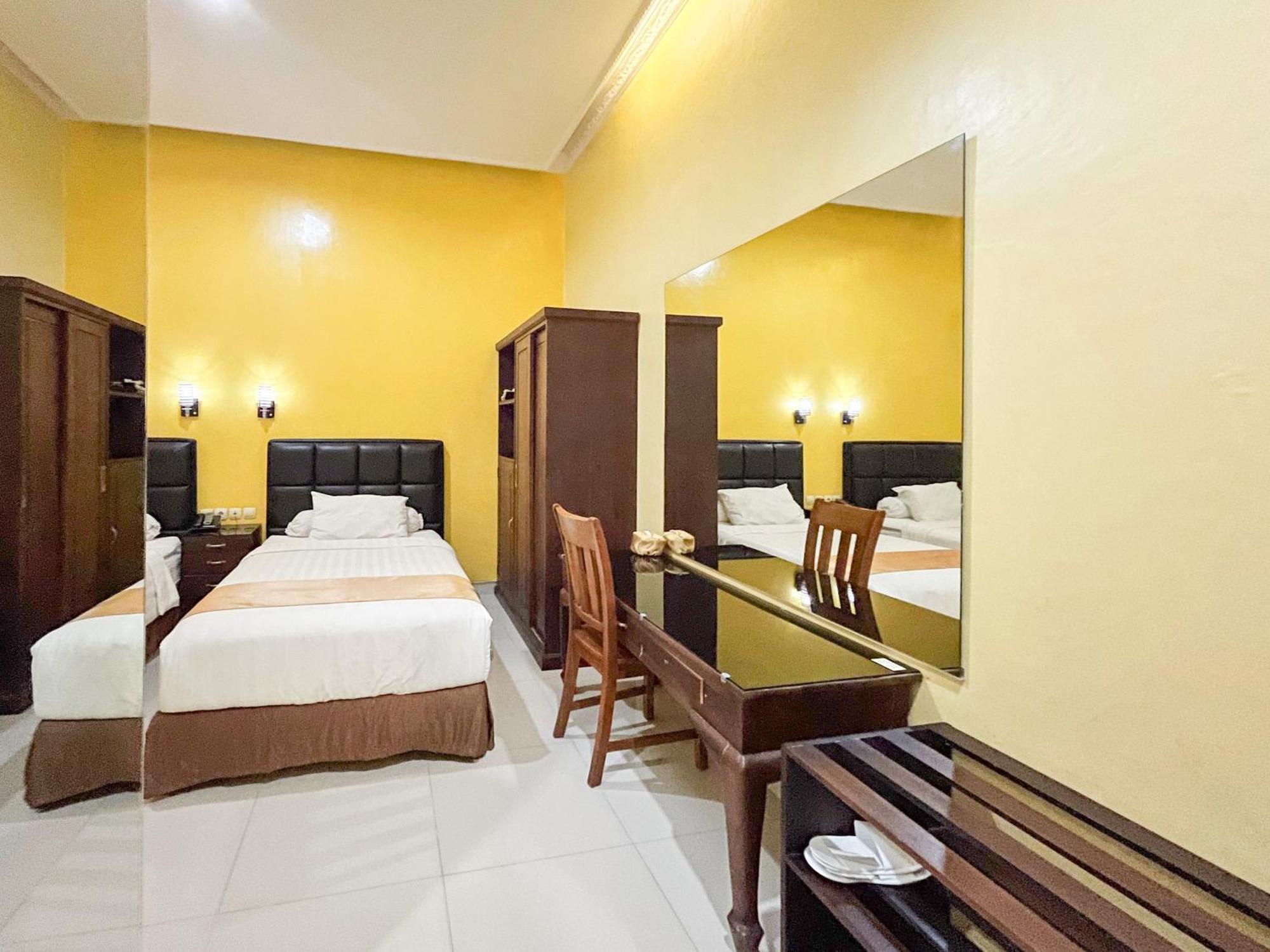 Kartika Hotel Syariah Pacitan Mitra Reddoorz Kültér fotó