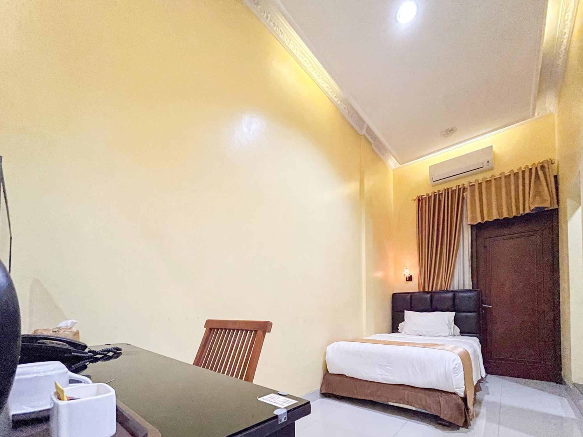 Kartika Hotel Syariah Pacitan Mitra Reddoorz Kültér fotó