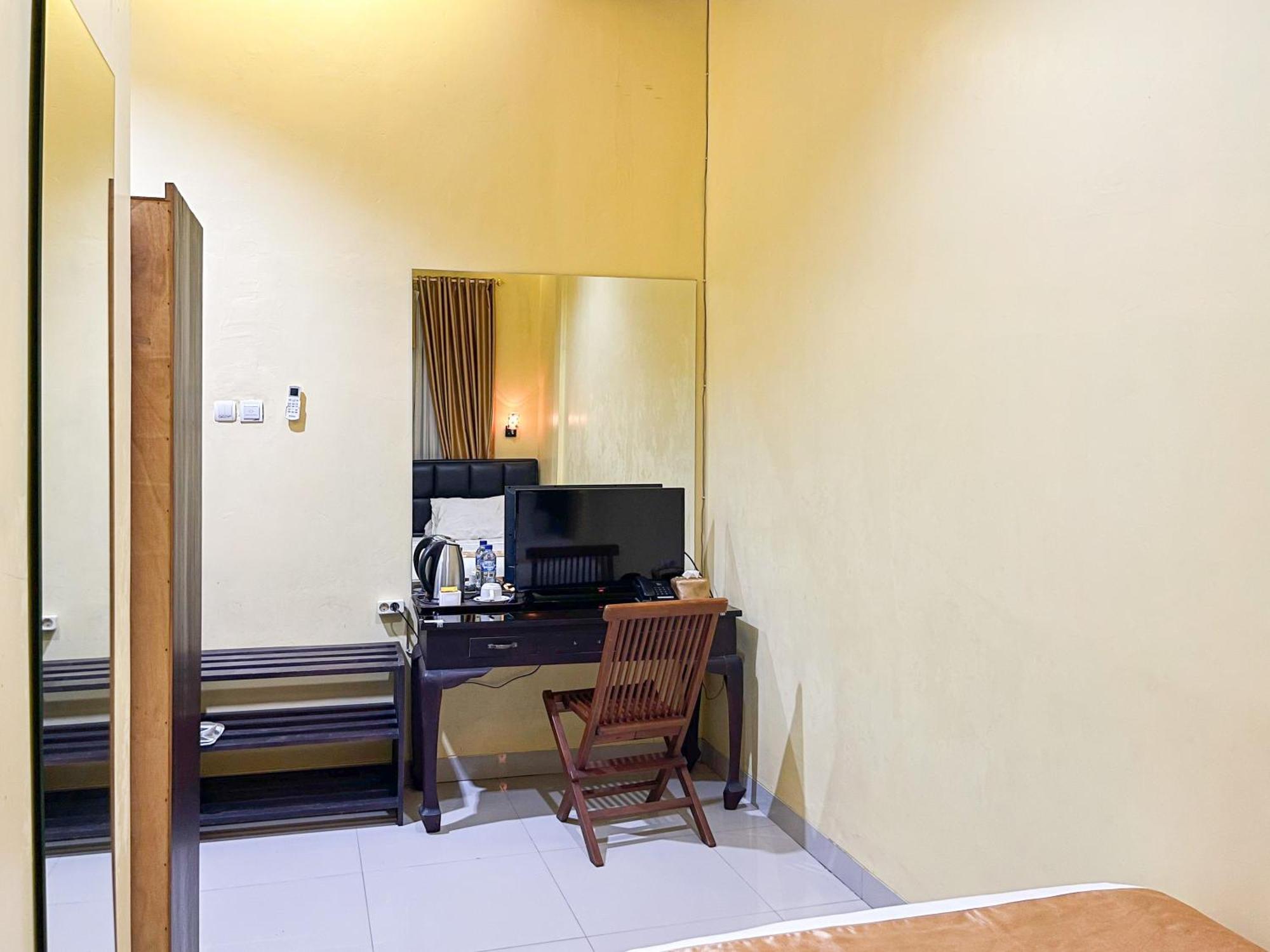 Kartika Hotel Syariah Pacitan Mitra Reddoorz Kültér fotó