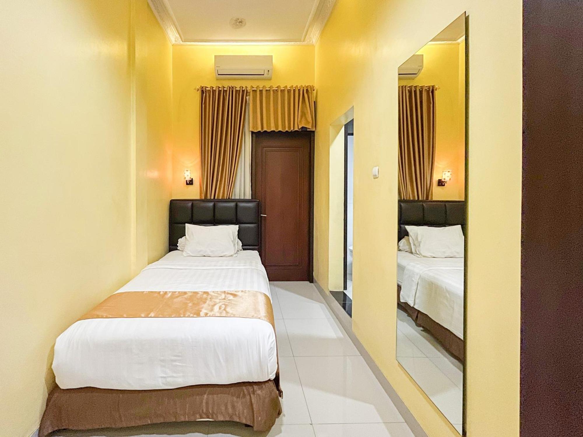 Kartika Hotel Syariah Pacitan Mitra Reddoorz Kültér fotó