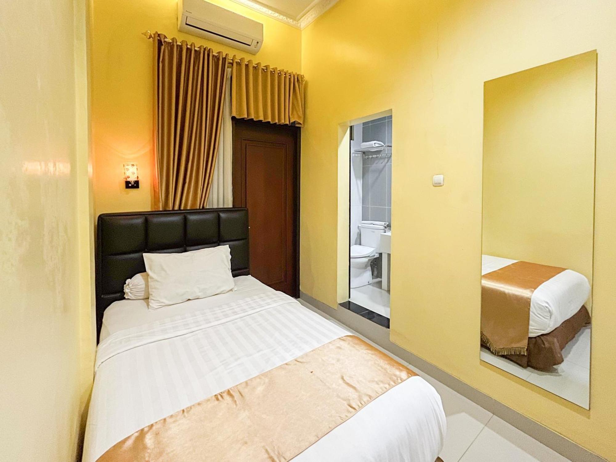 Kartika Hotel Syariah Pacitan Mitra Reddoorz Kültér fotó