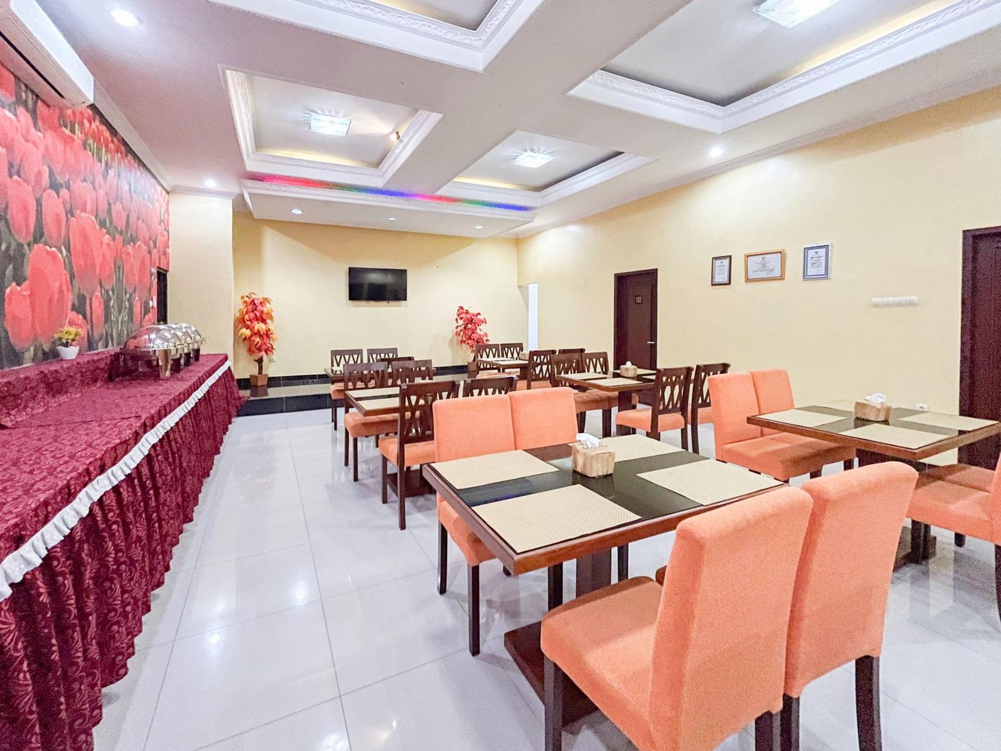 Kartika Hotel Syariah Pacitan Mitra Reddoorz Kültér fotó
