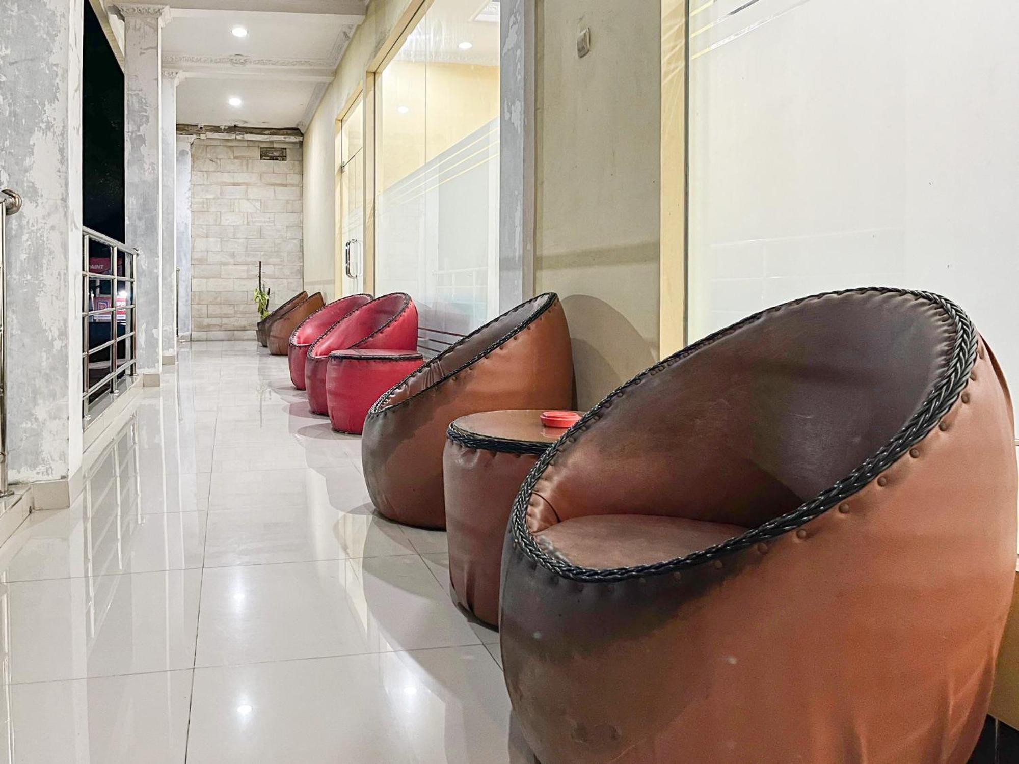 Kartika Hotel Syariah Pacitan Mitra Reddoorz Kültér fotó