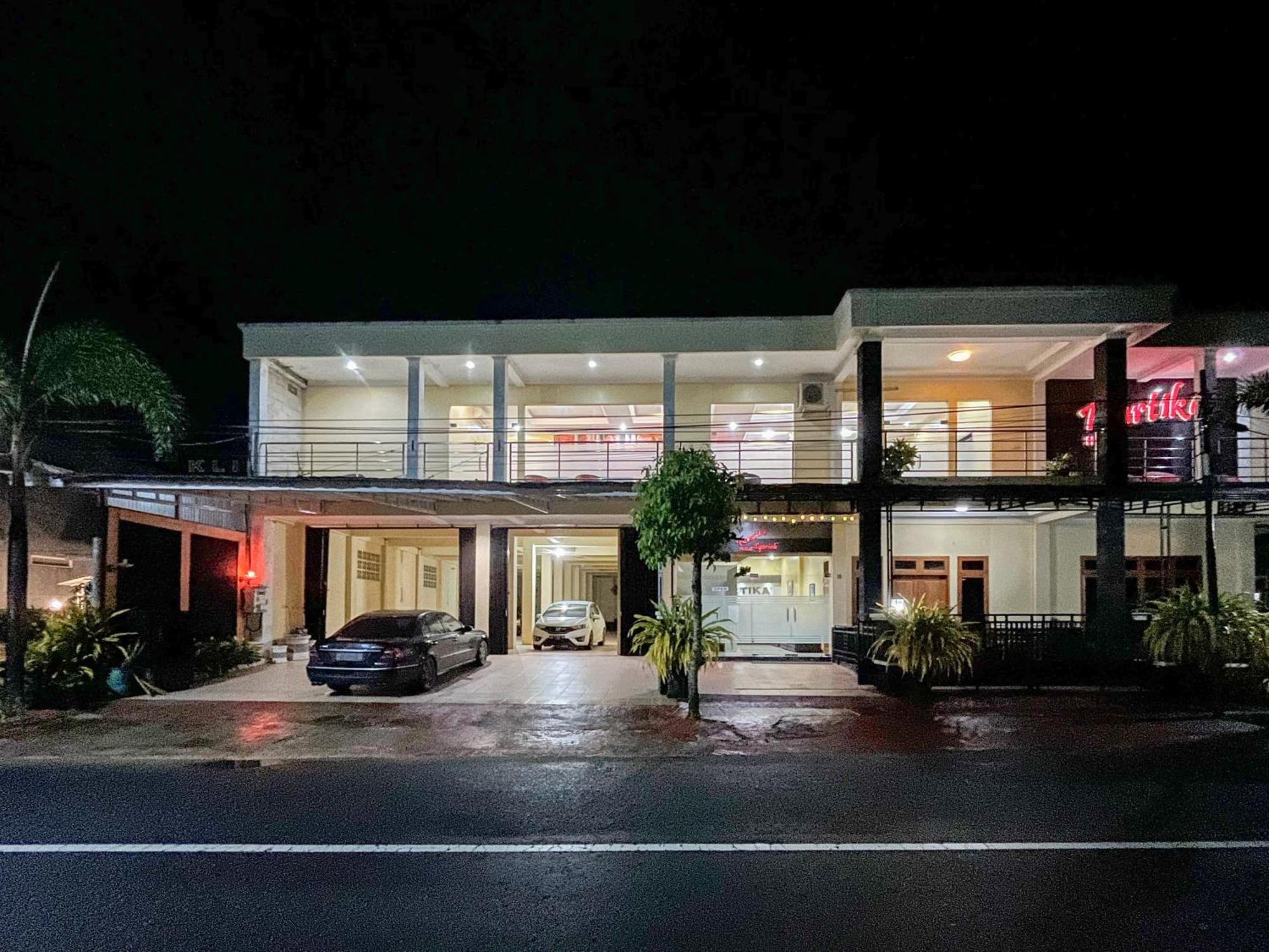Kartika Hotel Syariah Pacitan Mitra Reddoorz Kültér fotó